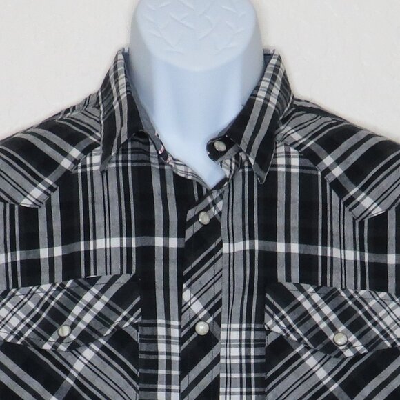 Sun + Stone* Men's Long Sleeve Snap Down Curved Hem Plaid Dress Shirt~ Medium - Picture 5 of 10